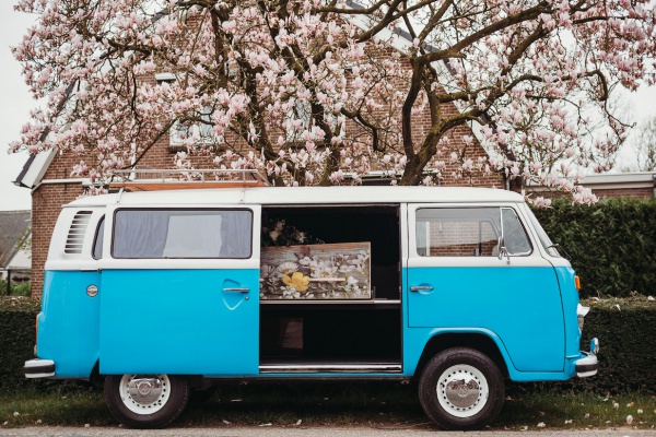 Volkswagenbusje als rouwvervoer